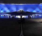 美 차세대 폭격기 B-21공개...北 핵·미사일 억제력↑