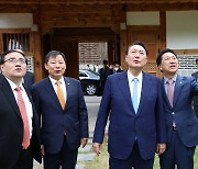 尹 대통령, 김기현과 관저 독대 만찬…당권 도전 논의 가능성
