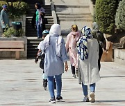 ‘히잡 반대 시위’ 불러 온 ‘도덕 경찰’ 사라지나…“해체” 보도