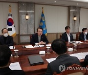 尹 "화물연대 운행방해·위협은 '범죄'"…추가 업무개시명령 임박