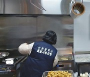 유통기한 지난 식품 보관·조리기구에 곰팡이…인천 배달음식점 ‘위생 불량’