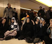 이란, 악명높은 ‘도덕 경찰’ 폐지… 히잡 시위에 물러섰나
