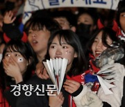 “92년 역사상 가장 격정적”…한국 16강행 전 세계 깜짝