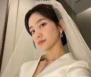 "현민이 결혼해요"… 박지현, 눈부신 웨딩드레스 자태 공개