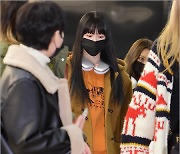 [MD포토] 르세라핌 홍은채 '미니에 코트 패션'