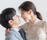야옹이 작가, 웨딩 화보 공개…♥전선욱과 달달 스킨십