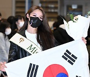 최미나수, 한국 최초 ‘미스어스’ 우승 [포토엔HD]