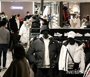 등산복 패션 '고프코어룩', 젊은층에 인기