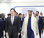 이재용, 삼성 회장 취임 후 첫 해외 행보 'UAE'…왜?