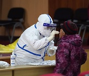 중국, '노령층 백신 접종률' 끌어올릴 수 있을까