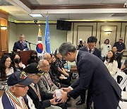 일본계 미국인 한국전 참전용사에 메달…"韓 정부에 감사"