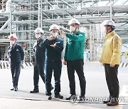 화물연대 파업, 석유화학업계 피해 점검하는 장영진 1차관
