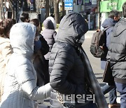 [포토]추위속에서 이동하는 시민들
