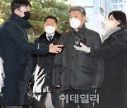 [포토]영장실질심사 출석하는 김진호 전 용산서 정보과장