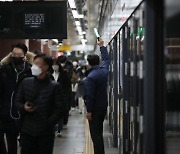 서울 지하철서점 36년만에 폐점…이태원 참사 여파