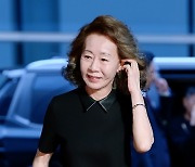 윤여정, 후크엔터 떠난다…"계약 종료"
