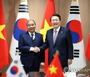 尹 "북핵 가장 시급한 위협"… 베트남과 공조 강화