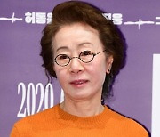 이승기 이어 윤여정도 떠난다… 후크 결별설 부인 한 달 만