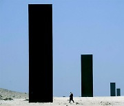 사막이 미술관… 카타르 공주님 통도 크시네[퇴근길 한 컷]