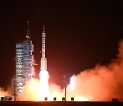 ‘톈궁 건설’ 중국 우주비행사들, 6개월 만에 지구로
