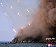 북한, 한 달 만에 동·서해 완충구역에 방사포 130발 발사