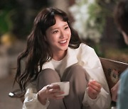 '치얼업' 한지현·배인혁, 따뜻한 눈빛+훈훈한 꿀 미소 투샷