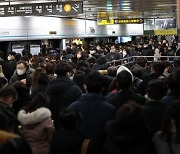 서울 지하철서점 36년 만에 문 닫는다…"승객 이동 방해"