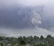 인도네시아 세메루산 분화···주민 2000명 대피