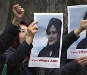 반정부 시위 확산에… “이란, 히잡법 완화 검토”
