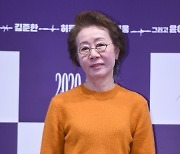 윤여정, 후크엔터테인먼트 떠났다…"선생님과 계약 종료" 공식 발표