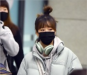 [MD포토] 에이핑크 윤보미 '추위 걱정없는 방한 패션'