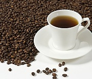 “커피의 원두, 이 질환 앓는 여성의 혈관 건강지표 개선”