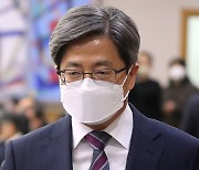 [사설] 김명수, “추천위 의사 존중하라”는 법관회의 주문 새겨듣길