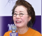윤여정, 5년 몸담은 후크엔터와 계약 종료…"응원할 것" [공식입장 전문]