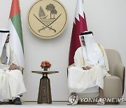 UAE 대통령, 단교 사태 후 첫 카타르 방문…"걸프국 연대 강화"