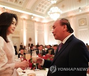 건배하는 김건희 여사와 베트남 국가주석