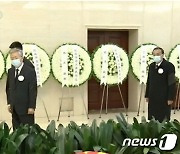 당대회서 쫓겨났던 후진타오, 장쩌민 추모식에 등장