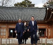 윤 대통령, 靑 상춘재서 베트남 국가주석과 친교 차담