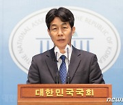 윤건영 "이태원 참사 경찰 최초 보고, 대통령실 보고보다 29분 빨라"