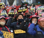 민주노총 총파업 "정부가 화물연대 악마화"...동조파업 이어간다