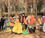 '내 손으로 서울숲을 깨끗하게'…낙엽수거 봉사자 모집