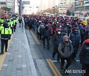 거리 행진 하는 민주노총 인천본부