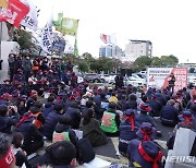 화물연대 제주 총파업 결의대회…"탄압 중단, 안전운임제 확대하라"