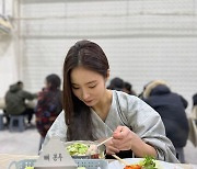 “경찰 불러 세경언니 미모♥” 신세경... '아이유 '밥차 선물 자랑
