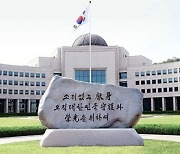 국정원, 文정부 인사 물갈이… 박지원 “내가 국정원장 한 죄”