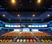 롯데시네마, 세계 최대 스크린 수퍼 플렉스관 리뉴얼.."좌석수 절반으로"