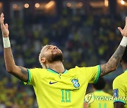 [월드컵] 브라질 대승 물꼬 튼 네이마르의 우승 다짐…"더 높은 곳까지"