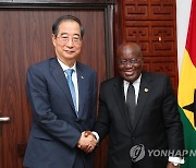 아프리카 순방 한총리 만난 가나 대통령 "한국 16강 진출 축하"