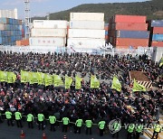 민주노총 부산본부 "화물연대 투쟁 지지"…정부 조처 규탄