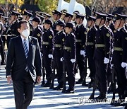 정부 "日방위정책 논의, 평화헌법 정신따라 투명하게 이뤄져야"